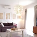 Skenza's Loft Near And Center