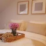 Skenza's Loft Near And Center Split