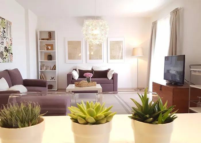 Skenza's Loft Near And Center *