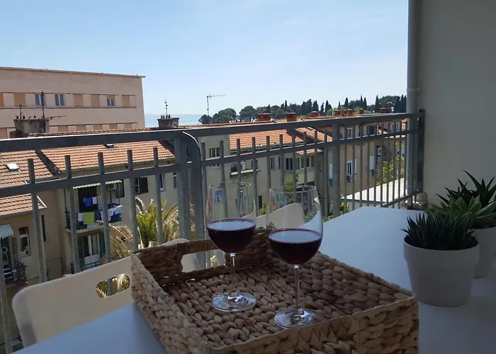 Lägenhet Skenza's Loft Near And Center Split