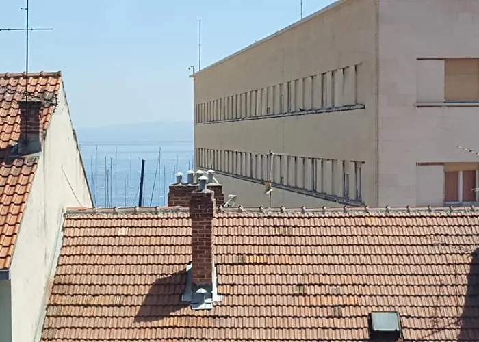 Apartment Skenza's Loft Near And Center *