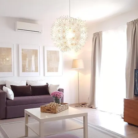 Skenza's Loft Near And Center