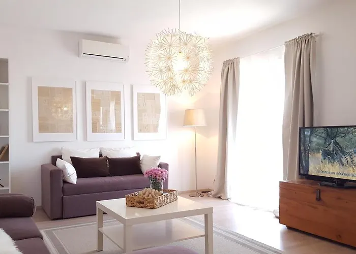 Skenza's Loft Near And Center